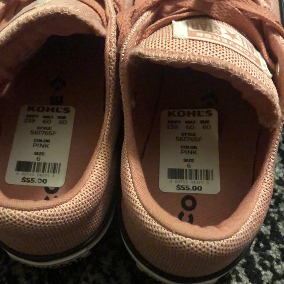 Pink Converse - Picture 5 of 6